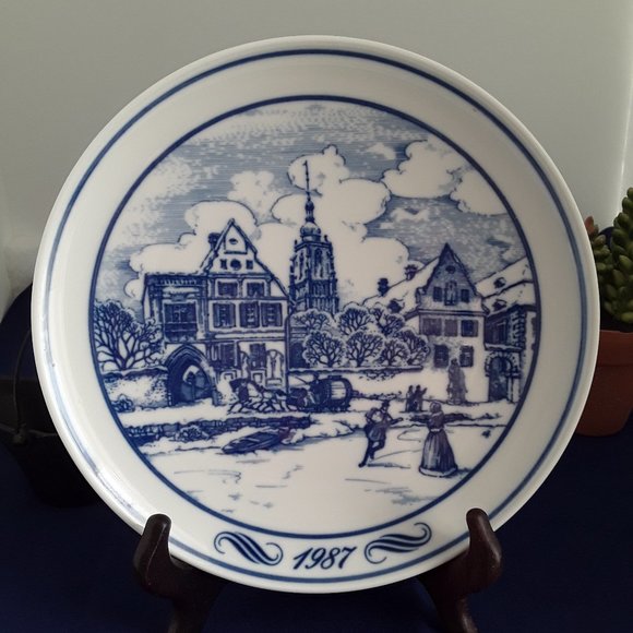 HUTSCHENREUTHER Other - VINTAGE HUTSCHENREUTHER 1987 Ltd Edition Wall Plate